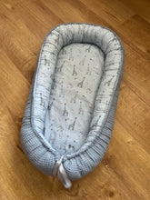 Lade das Bild in den Galerie-Viewer, Babynest Giraffe
