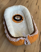 Lade das Bild in den Galerie-Viewer, Babynest Löwe