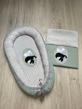 Lade das Bild in den Galerie-Viewer, Babynest Pinguin mit Decke