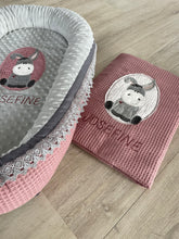 Lade das Bild in den Galerie-Viewer, Babynest Esel mit Decke