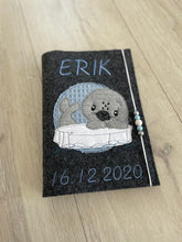 Lade das Bild in den Galerie-Viewer, U-Heft Hülle Robbe