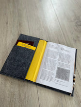 Lade das Bild in den Galerie-Viewer, U-Heft Hülle Fuchs