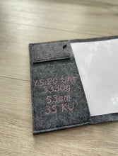 Lade das Bild in den Galerie-Viewer, U-Heft Hülle Schwan