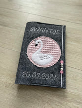 Lade das Bild in den Galerie-Viewer, U-Heft Hülle Schwan