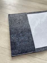 Lade das Bild in den Galerie-Viewer, U-Heft Hülle Löwe