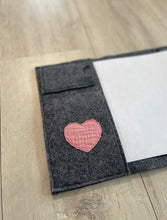 Lade das Bild in den Galerie-Viewer, U-Heft Hülle Fuchsmädchen