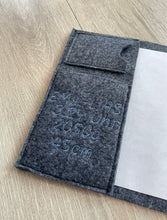 Lade das Bild in den Galerie-Viewer, U-Heft Hülle Eisbär