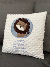 Lade das Bild in den Galerie-Viewer, Geburtskissen Löwe