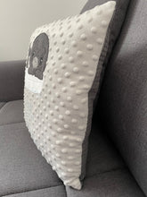 Lade das Bild in den Galerie-Viewer, Geburtskissen Robbe