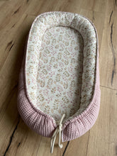 Lade das Bild in den Galerie-Viewer, Babynest Blume Altrosa