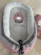 Lade das Bild in den Galerie-Viewer, Babynest Esel
